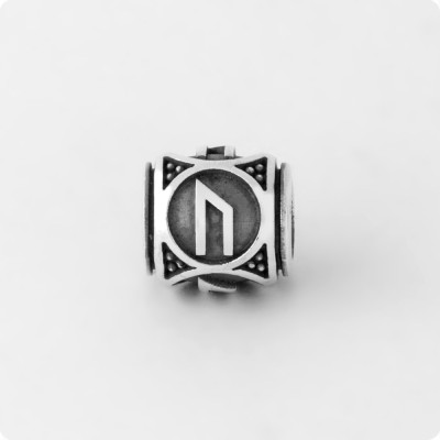 Шарм-бусина с руной Уруз (Ур) из серебра