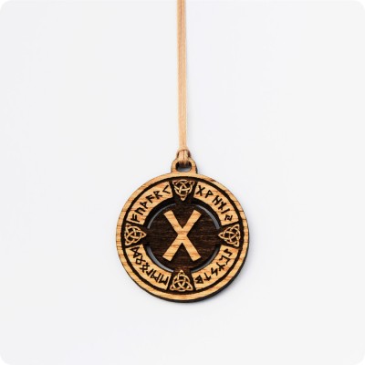 Руна Гебо в руническом круге из дерева 