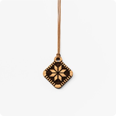 Детский оберег Алатырь из дуба