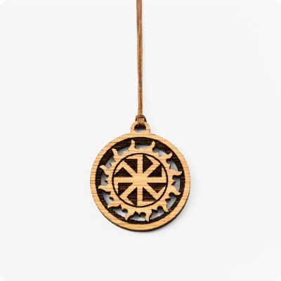 Оберег Коловрат в Солнечном круге из Дуба