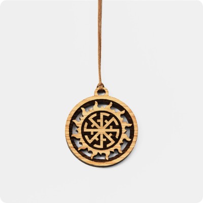 Оберег Свитовит в Солнечном круге из Дуба