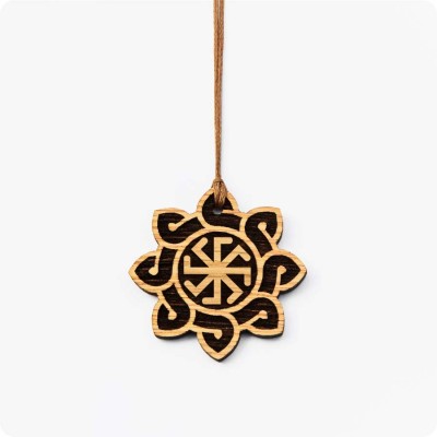 Оберег Ладинец из Дуба в солнце