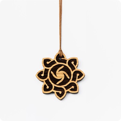 Оберег Велесовик из Дуба в солнце