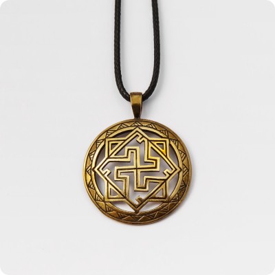 Оберег Валькирия из латуни в круге