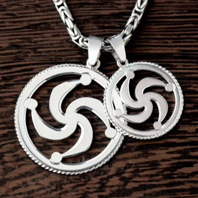 Оберег Символ Рода из серебра в круге