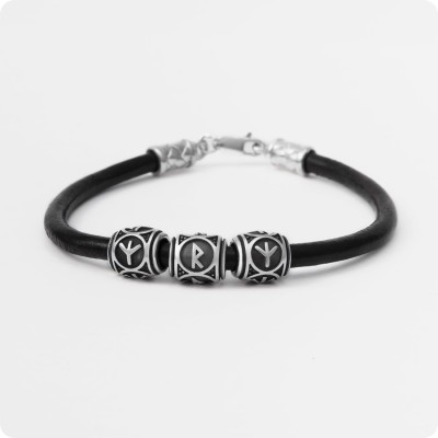 Кожаный браслет с рунами (Рунескрипт для путешествий - Альгиз, Райдо, Альгиз) (4мм)