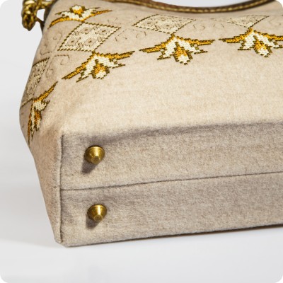 Сумка из ткани с вышивкой